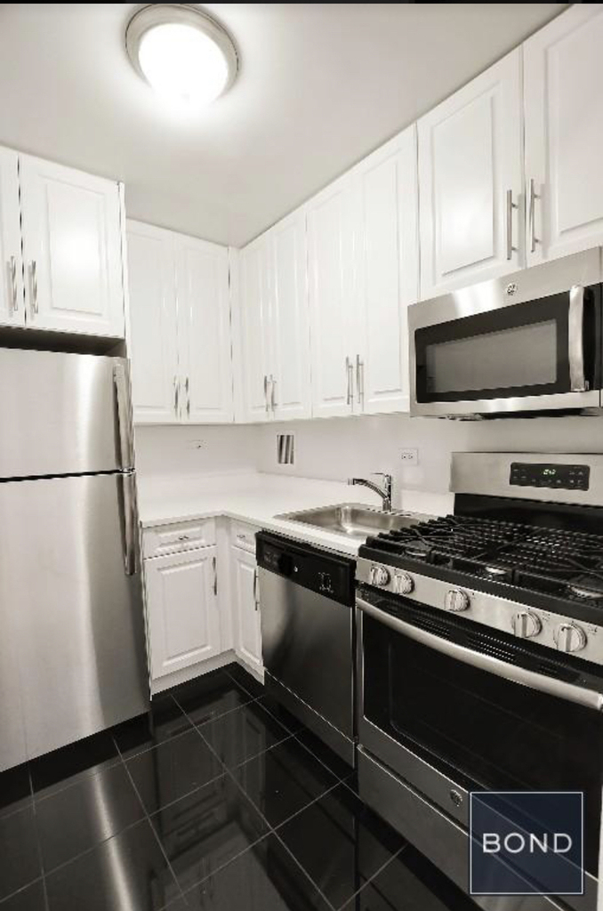 151 West 16th Street - Photo 1