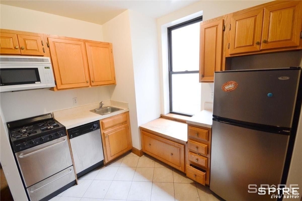 312 West 47th street - Photo 3