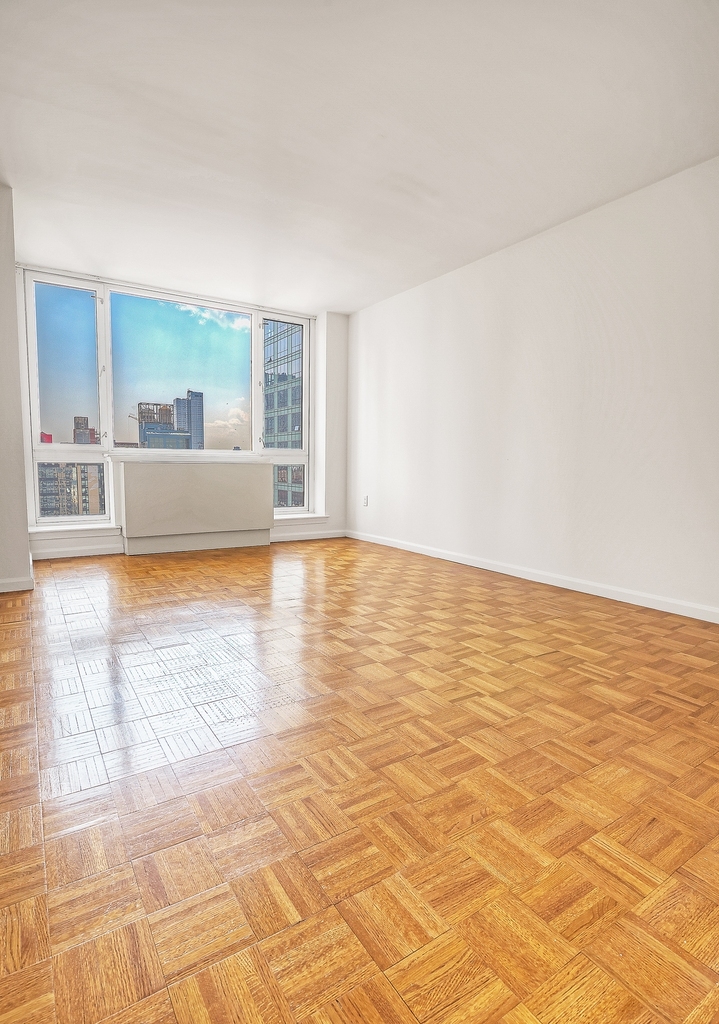 350 West 43rd Street - Photo 2