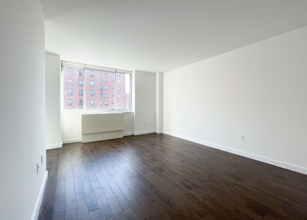 310 East 2nd Street - Photo 2