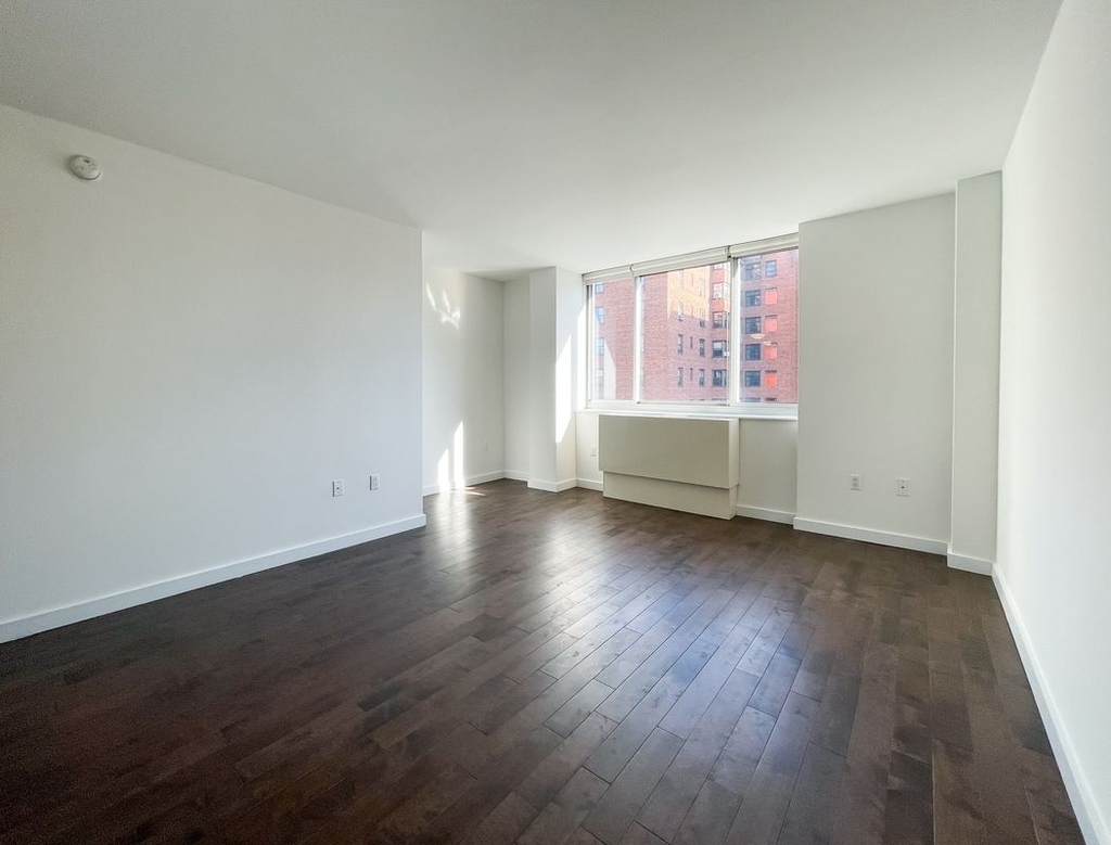 310 East 2nd Street - Photo 3