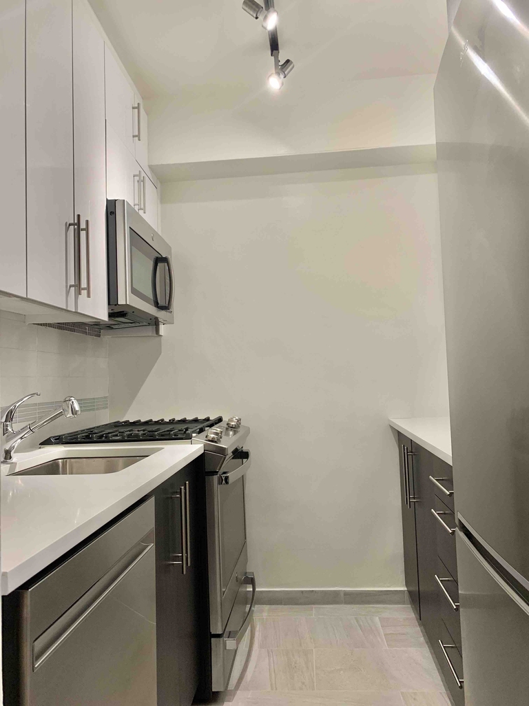 340 East 51st Street - Photo 2