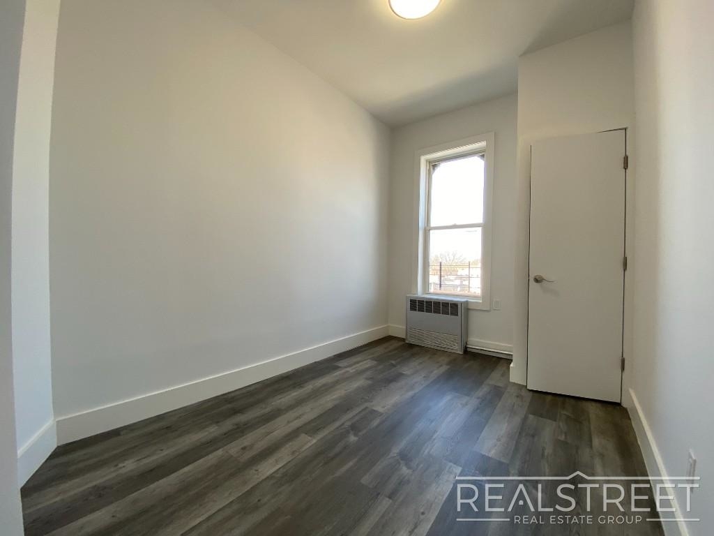 82 Somers St - Photo 5