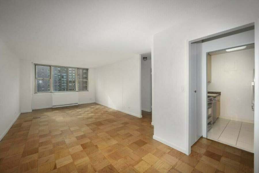 166 East 34th Street - Photo 3