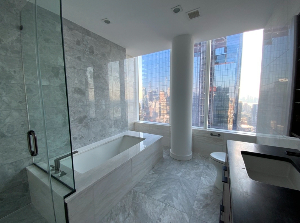 515 West 36th Street - Photo 2