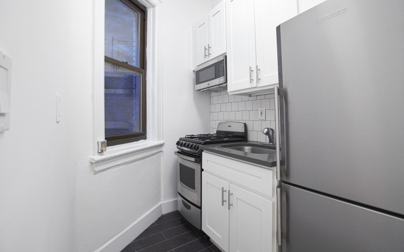 148 West 10th Street - Photo 1