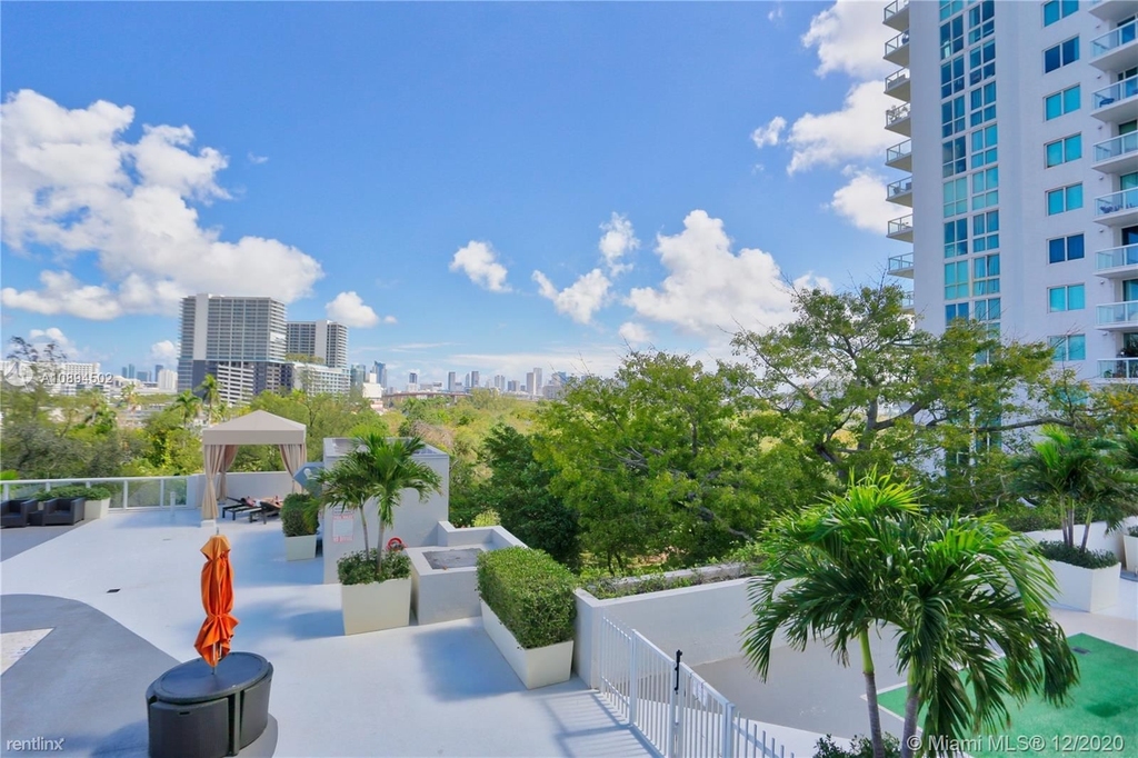 3000 Coral Way - Photo 23