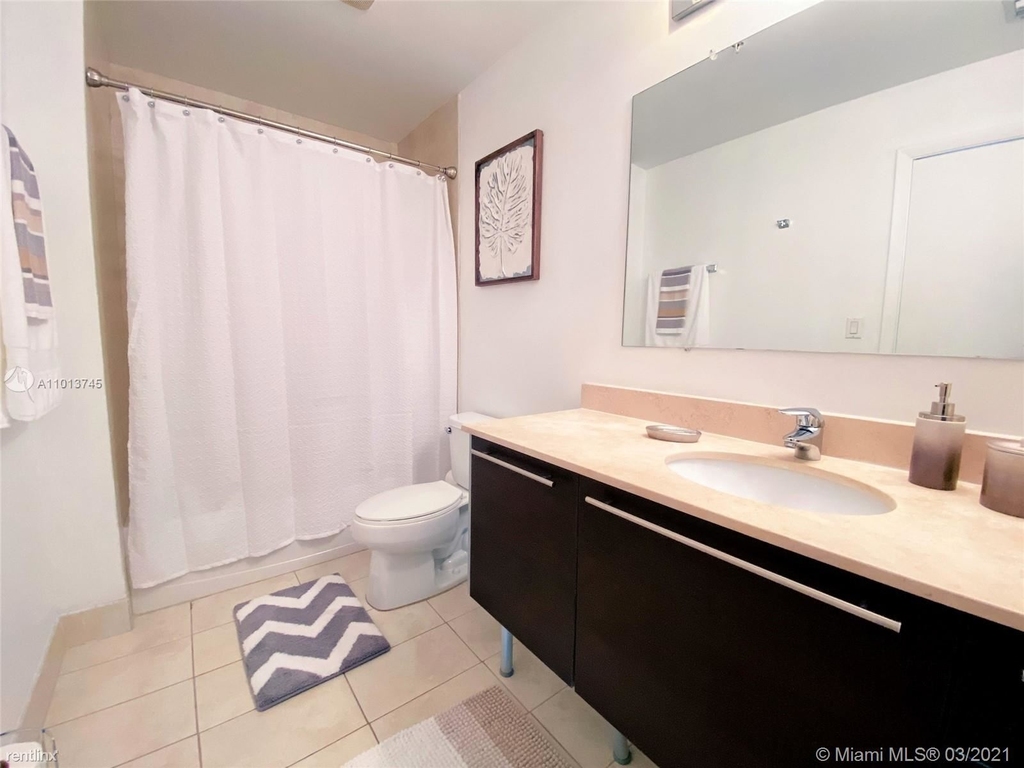 1900 N Bayshore Dr Apt 2411 - Photo 4