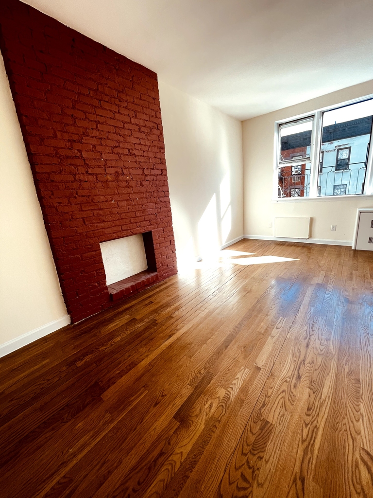 East 83rd Street - Photo 10