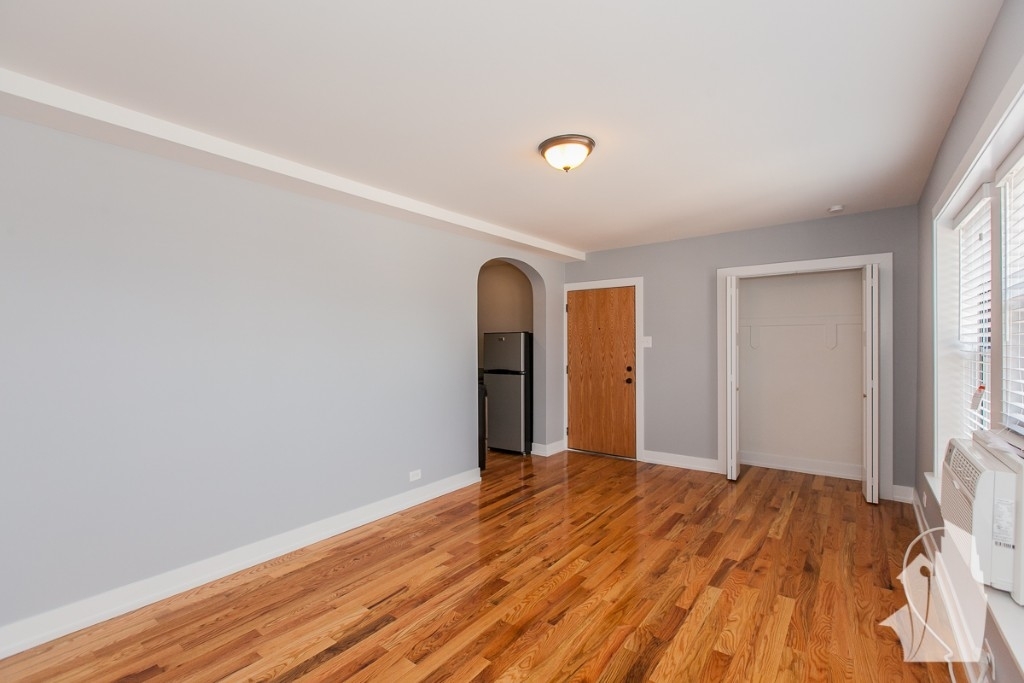 550 W Arlington Pl - Photo 2