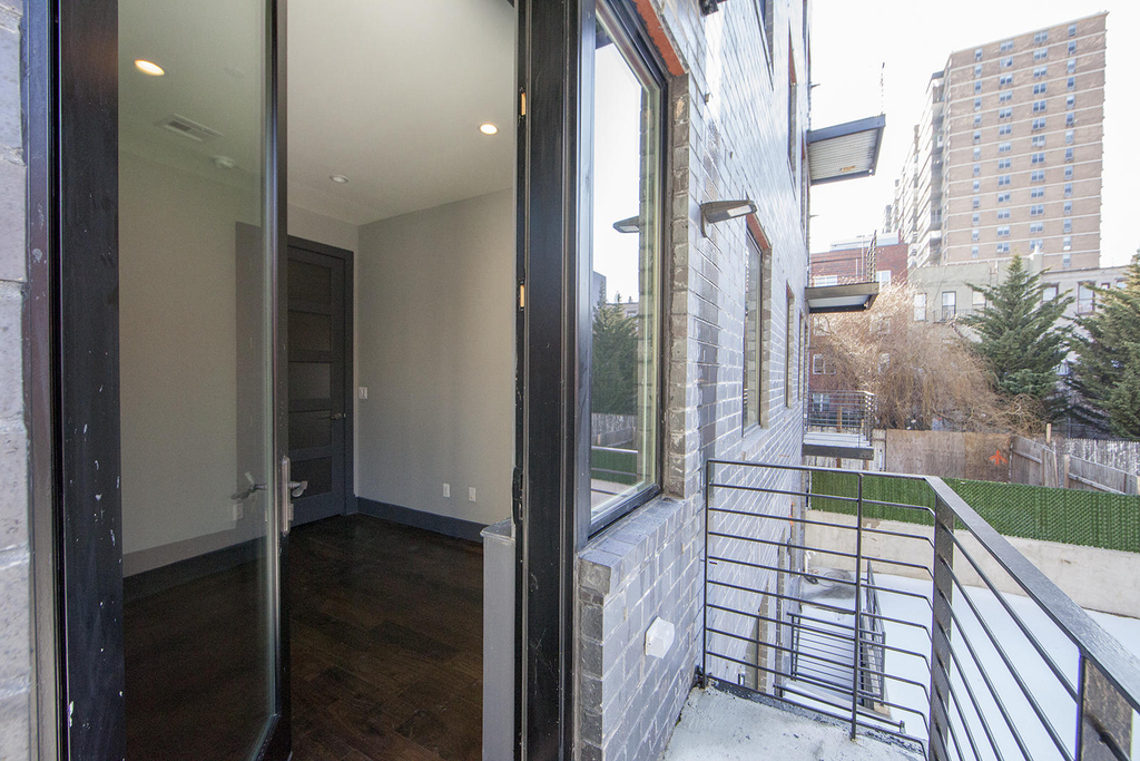 125 Boerum Street - Photo 10