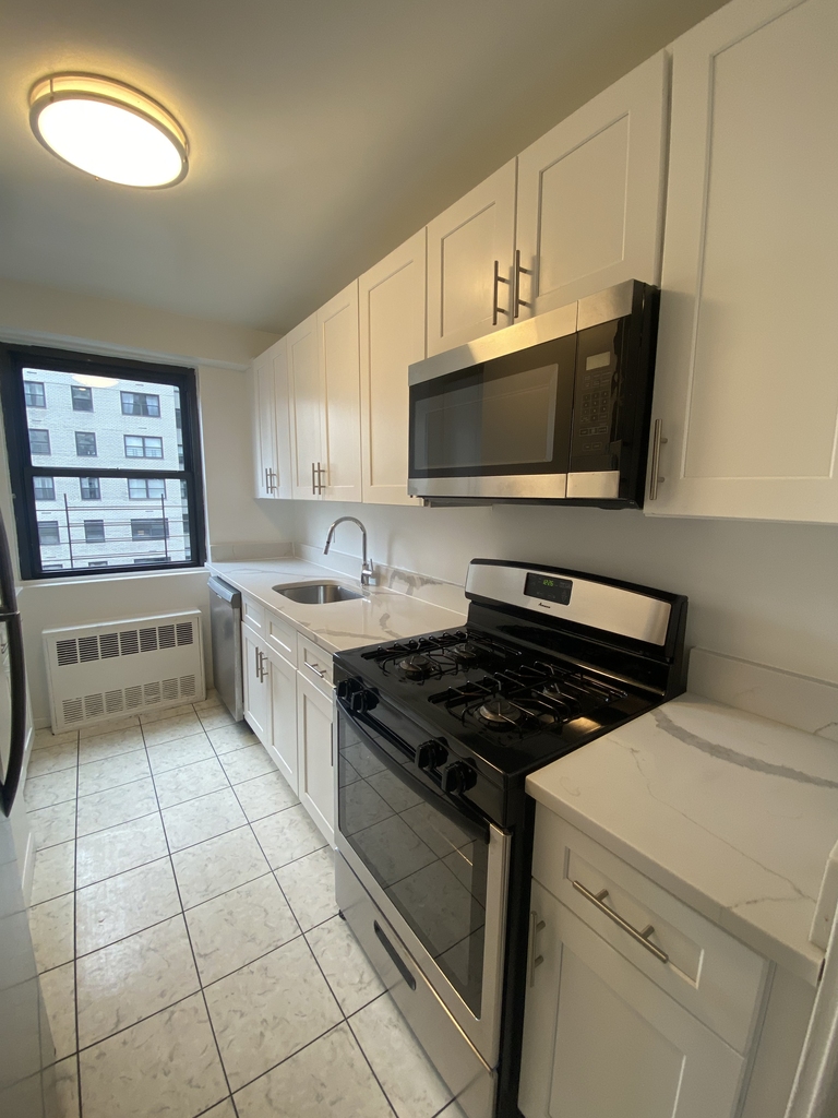 East 86th Street - Photo 1