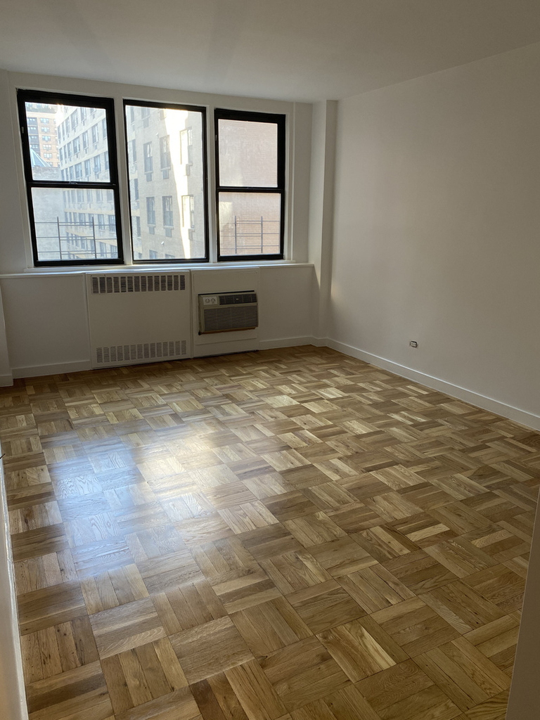 435 East 79th Street - Photo 3