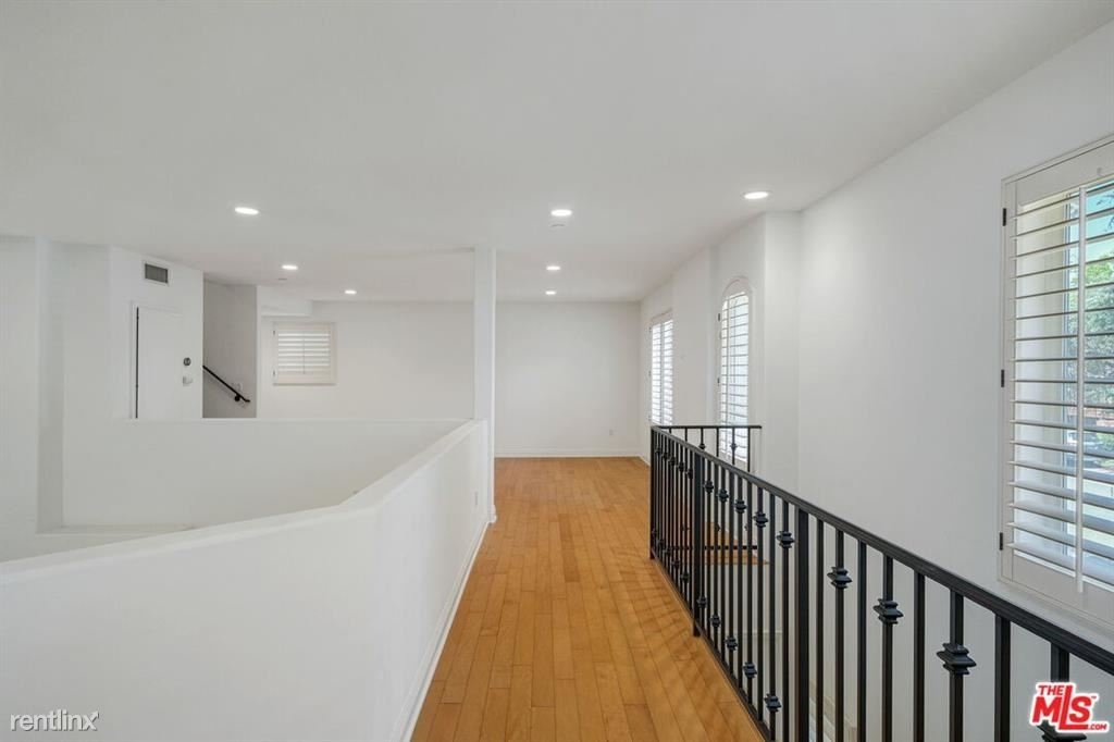 838 17th St Apt 101 - Photo 7