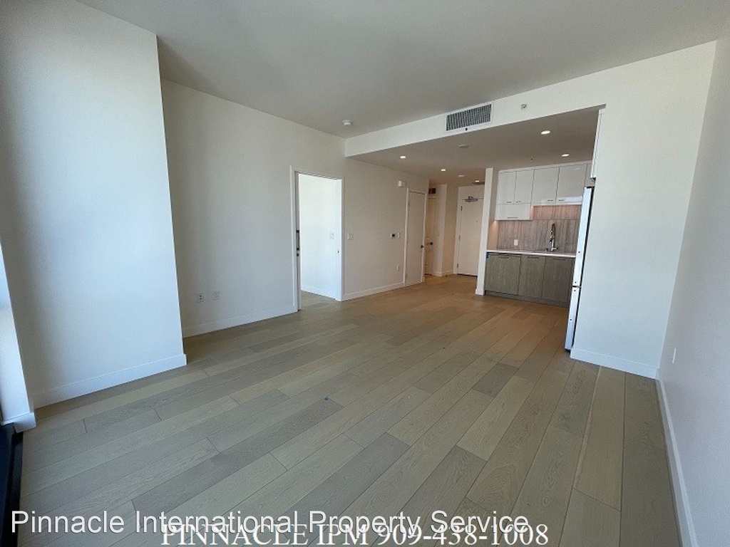 400 S. Broadway #1708 - Photo 7