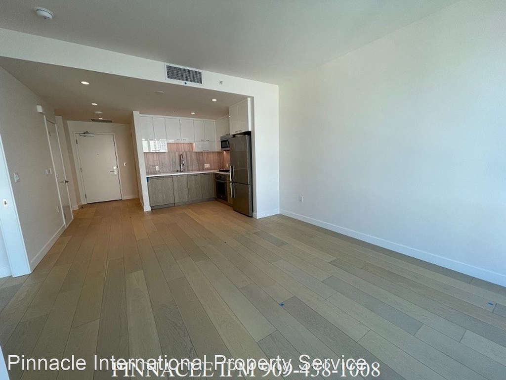 400 S. Broadway #1708 - Photo 4