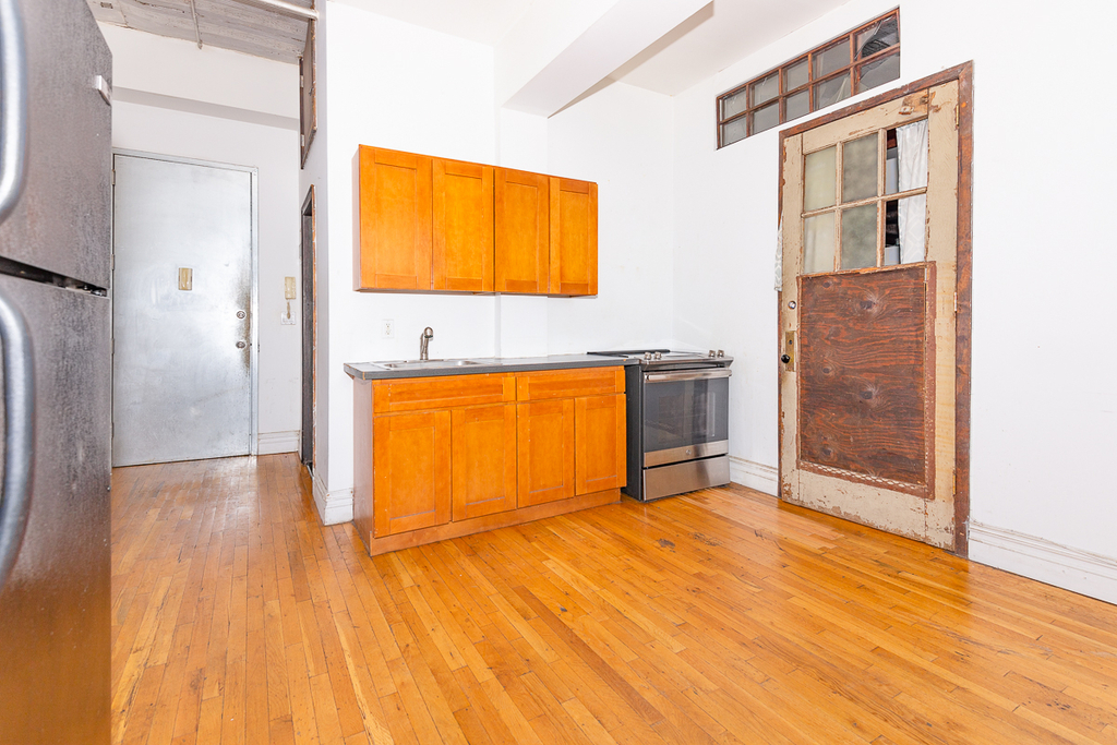 1087 Flushing Avenue - Photo 3