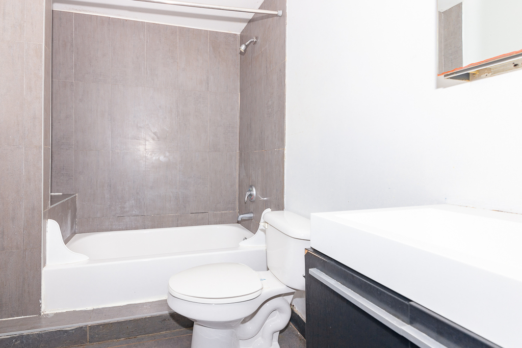 1087 Flushing Avenue - Photo 8