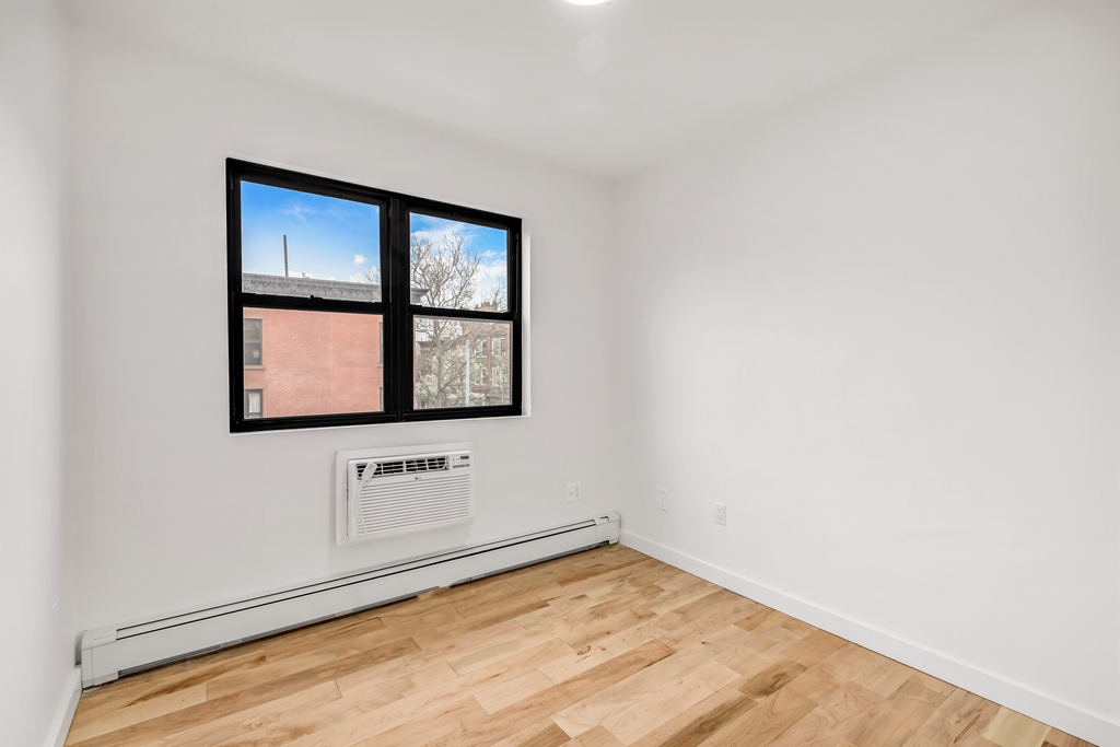 341 Tompkins Avenue - Photo 4