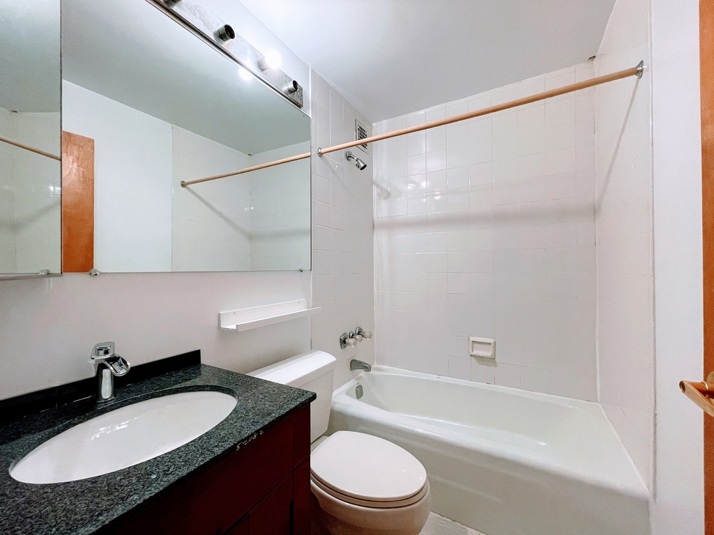 370 West 30th Street - Photo 7