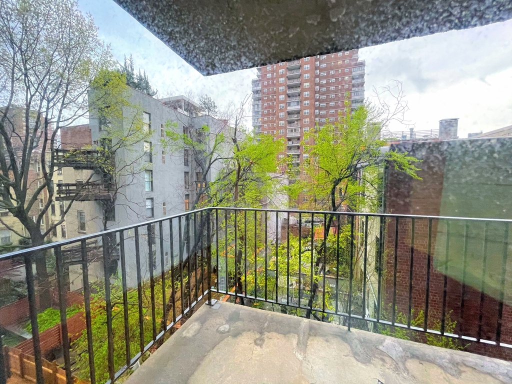 370 West 30th Street - Photo 6