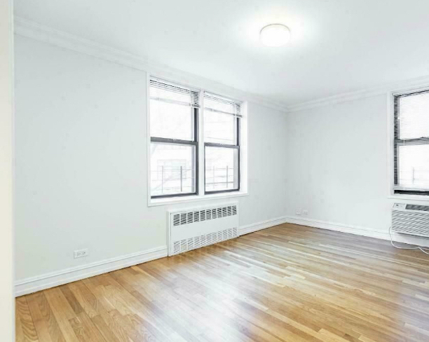 305 West 13th Street - Photo 2