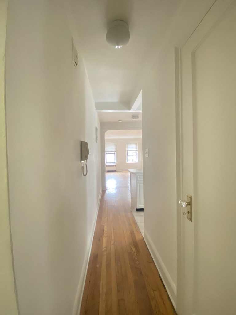 220 East 52nd St - Photo 3