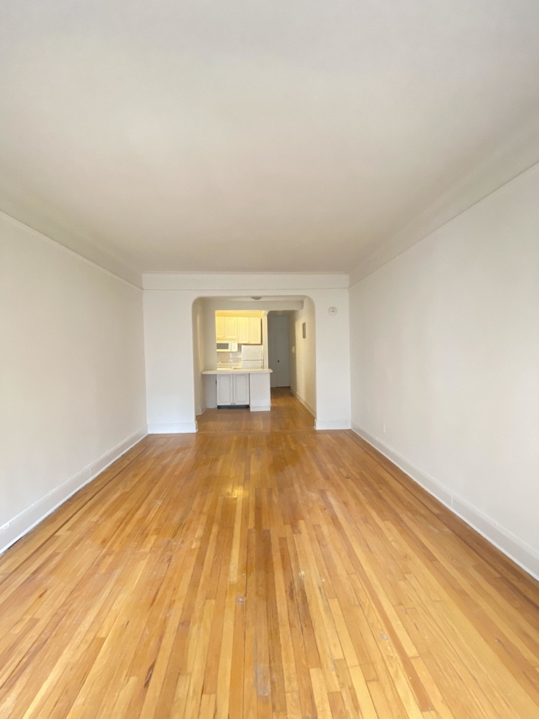 220 East 52nd St - Photo 2