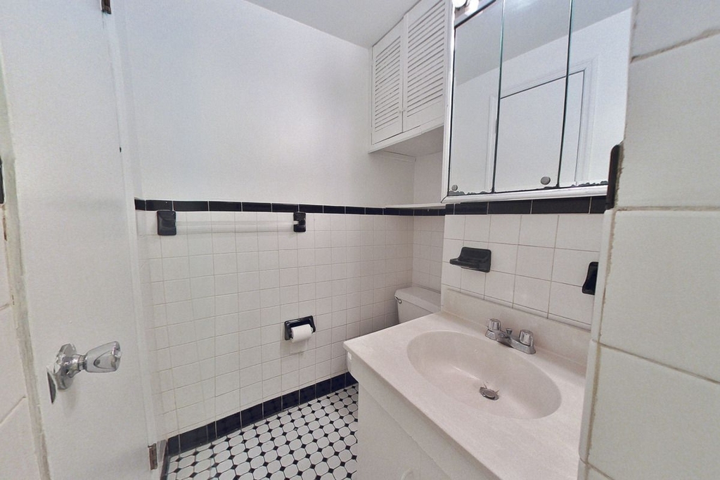 903 1st Avenue - Photo 5