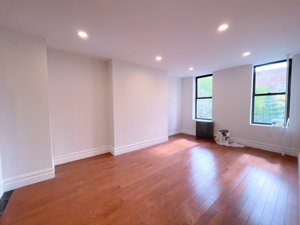 184 1st Avenue - Photo 4