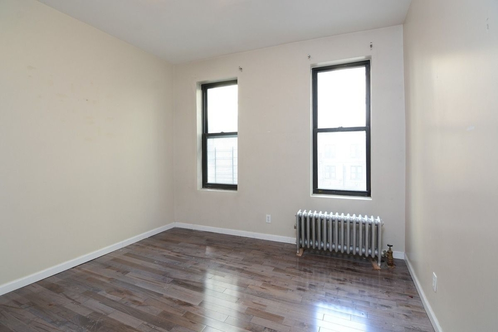 377 Montgomery Street - Photo 2