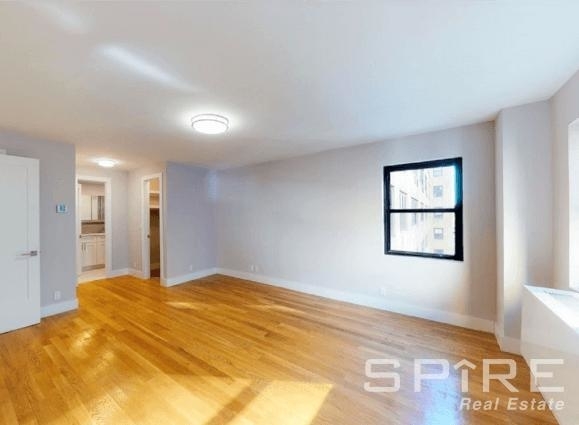 East 47th Street - Photo 9