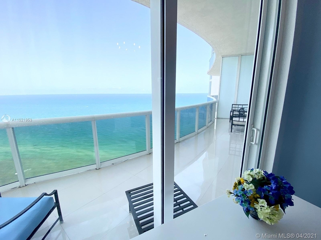 16001 Collins Ave - Photo 9