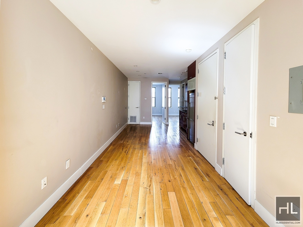 1020 Park Place - Photo 2