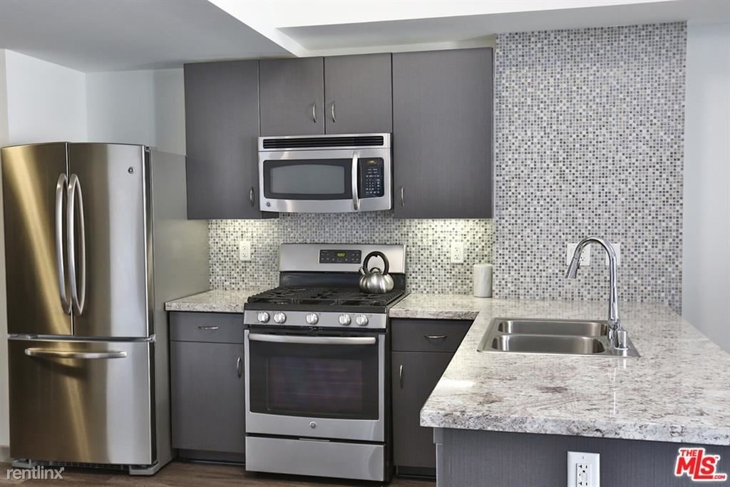 1600 Vine St Apt 856 - Photo 1