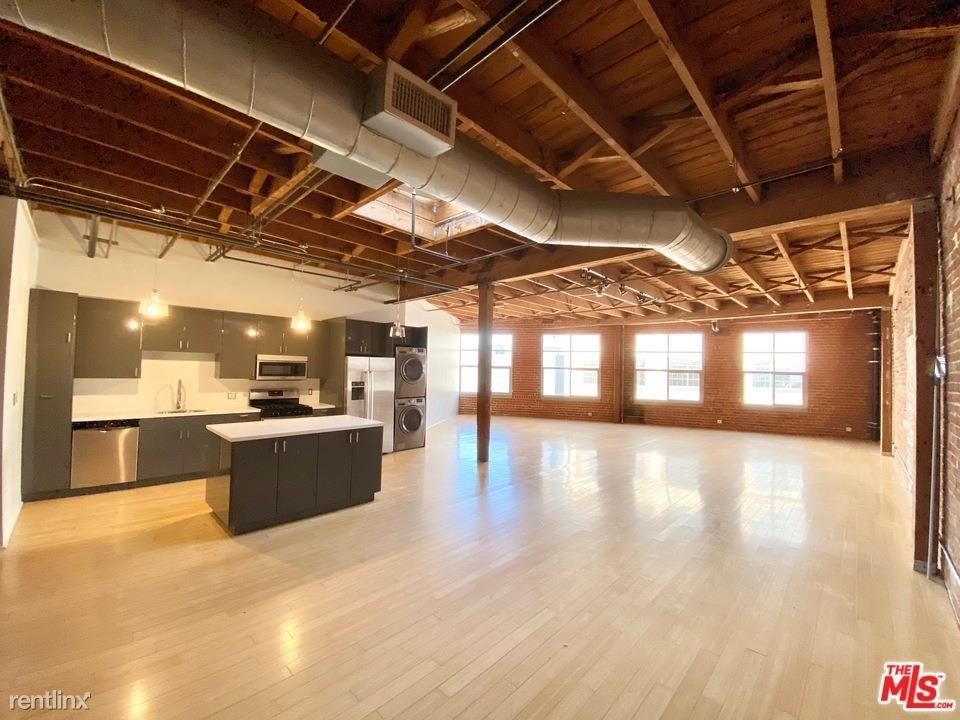 500 Molino St Apt 201 - Photo 6