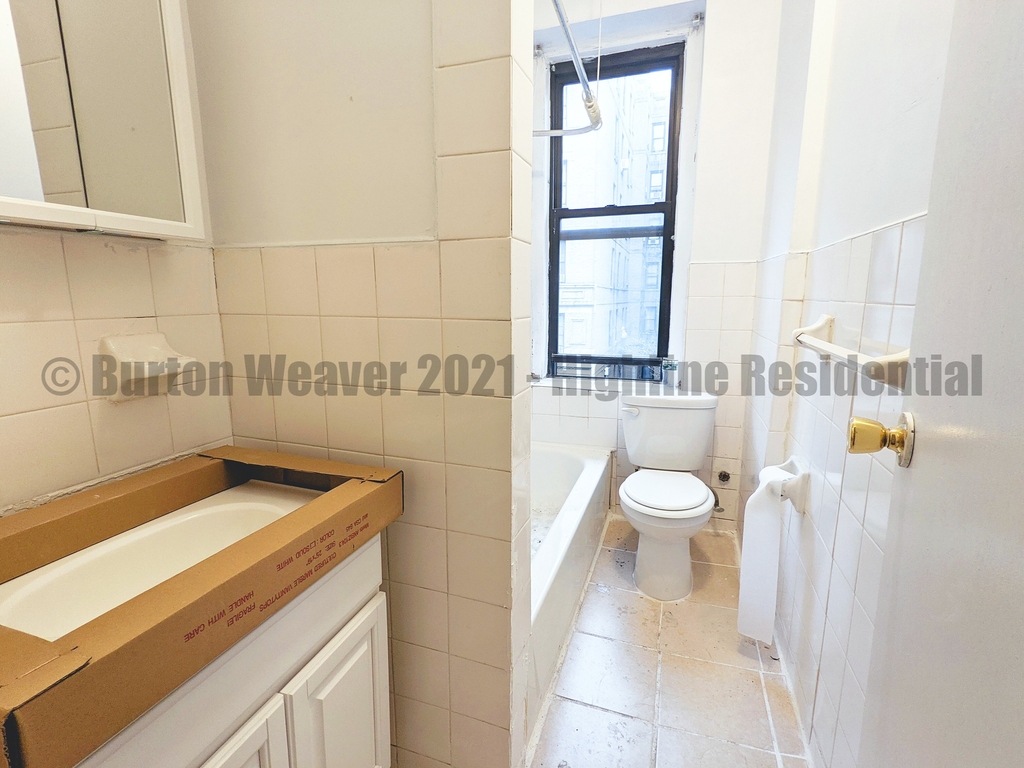 West 156 Street - Photo 4