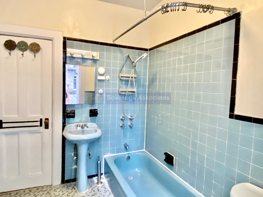 318 West 107th Street - Photo 4