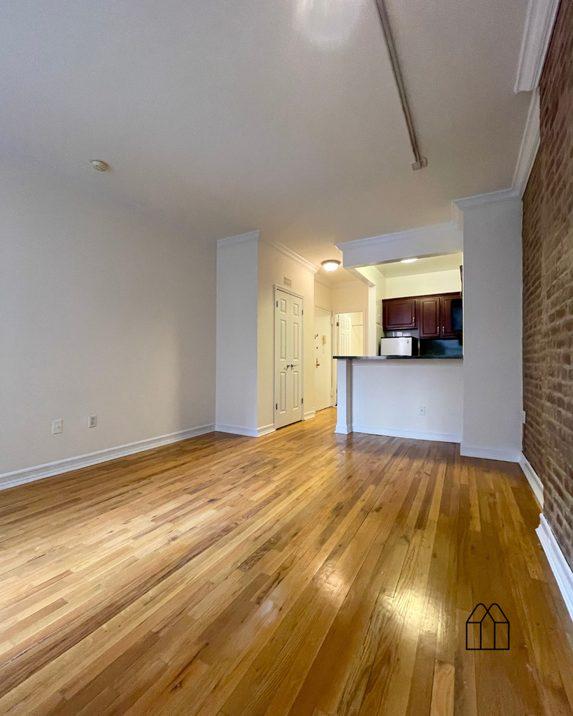 906 Amsterdam Avenue - Photo 3