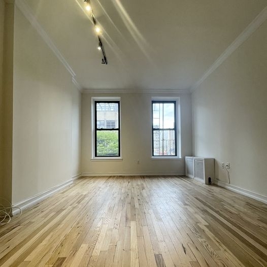 908 Amsterdam Avenue - Photo 2