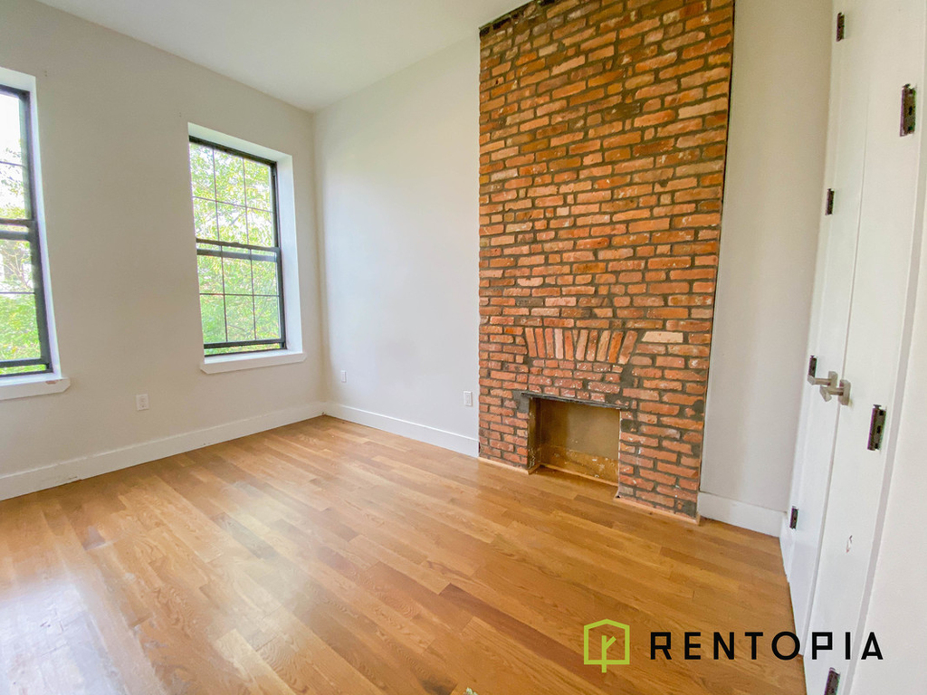 313 Pulaski Street - Photo 1