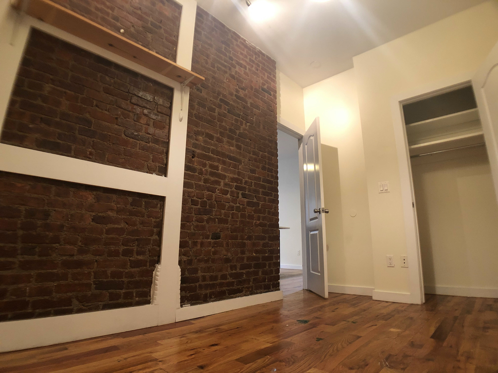 591 Franklin Avenue - Photo 2