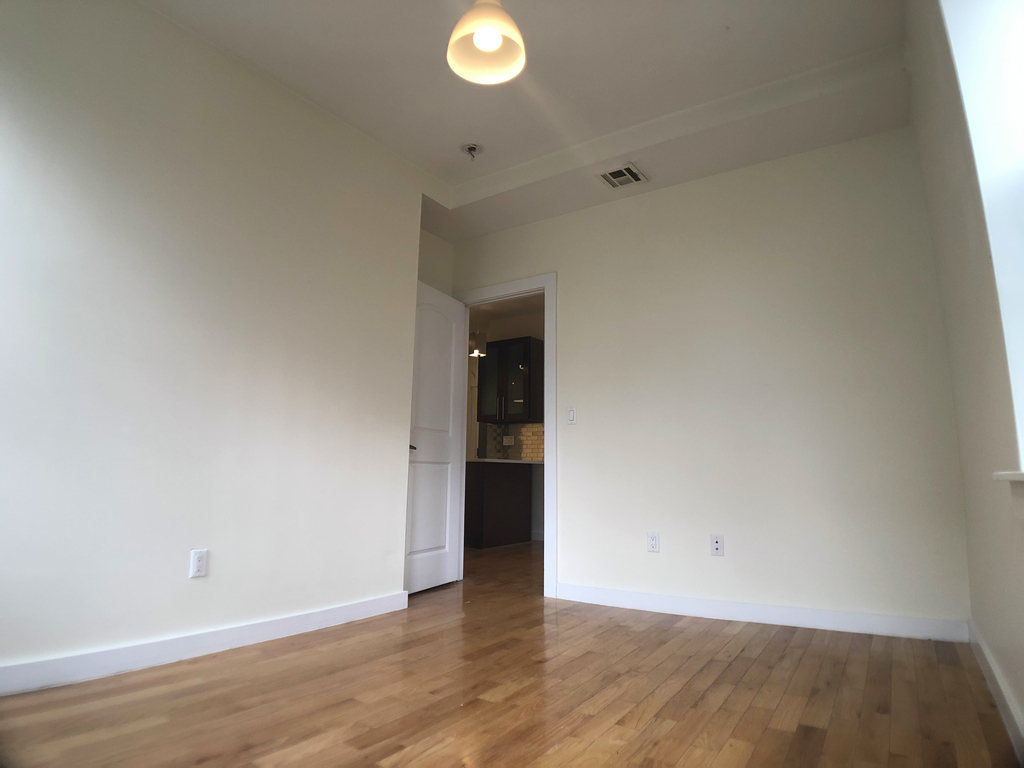 591 Franklin Avenue - Photo 6