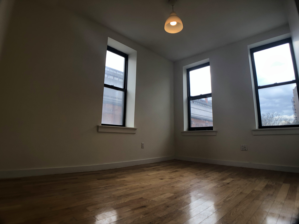 591 Franklin Avenue - Photo 5