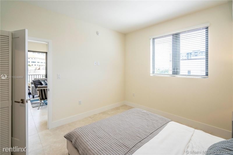 1091 Galiano St # 406 - Photo 21