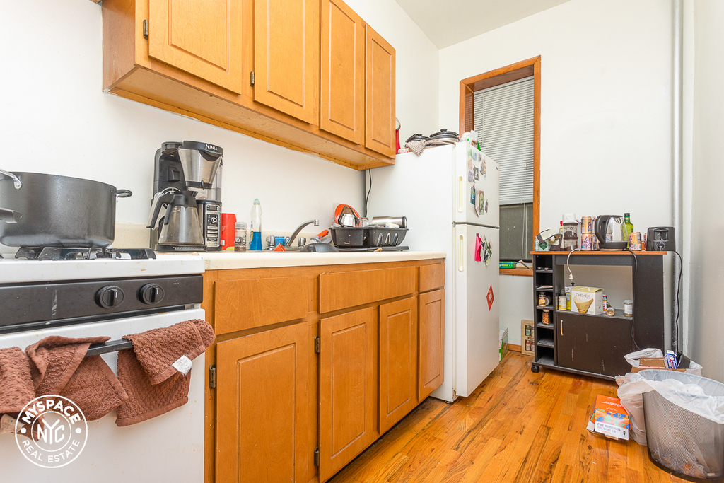 126 Graham Avenue - Photo 1