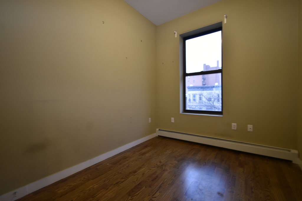 2586 Bedford Avenue - Photo 4