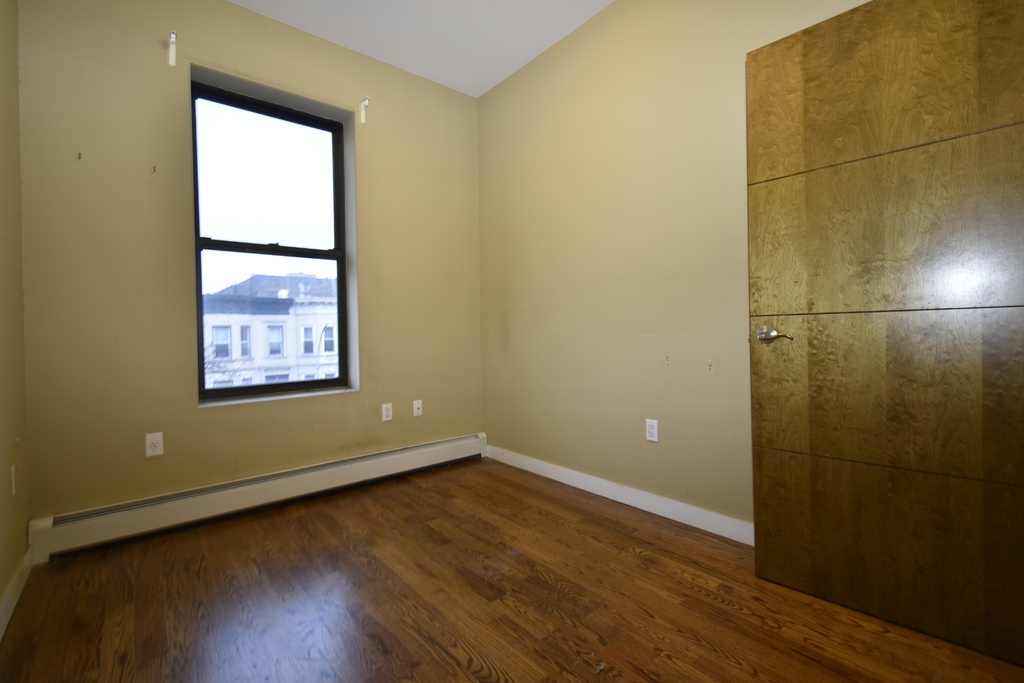 2586 Bedford Avenue - Photo 3