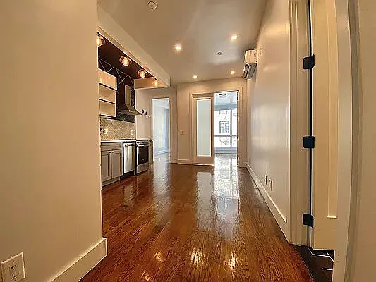 85 Graham Avenue - Photo 1