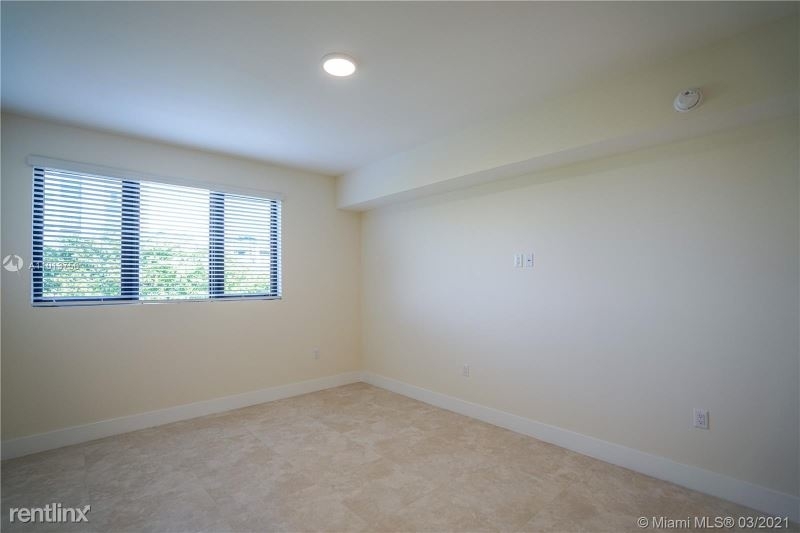 1091 Galiano St # 506 - Photo 21